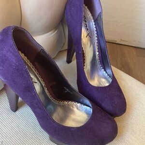 gomax Women’s plum colored size 6 high heels